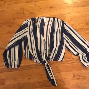 Women’s half button down top with tie Sz M